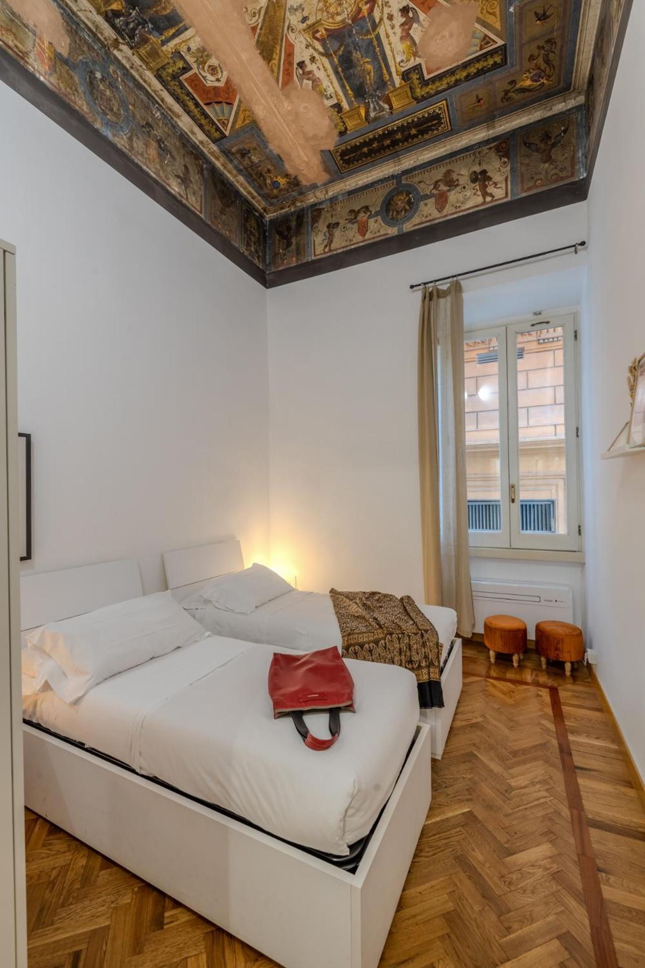 Appartamento Storico In Zona Barberini Rome Luaran gambar