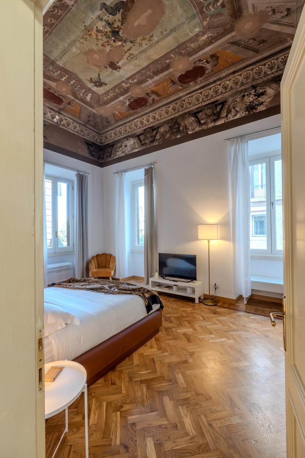 Appartamento Storico In Zona Barberini Rome Luaran gambar